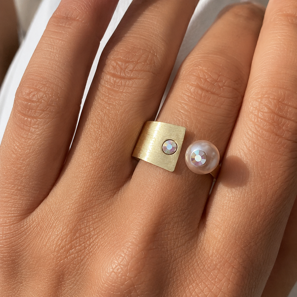 Luna Equilibrium Ring